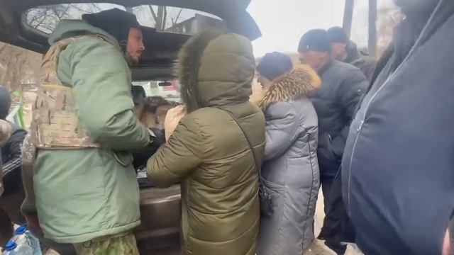 ❗️Раздача хлеба мирным жителям Мариуполя