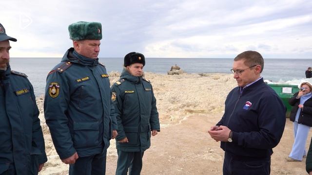 Якушев поблагодарил сотрудников МЧС за поддержку волонтеров при ликвидации ЧС на Черном море