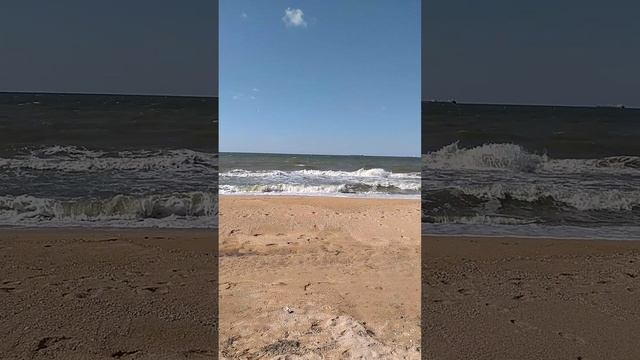 Штормовой ветер, огромные волны на Азовском море и всеравно светит яркое солнце и жарко в Голубицкой