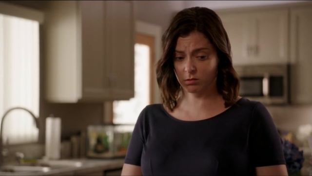 Rebecca apologizes to her friends from "Crazy Ex-Girlfriend"