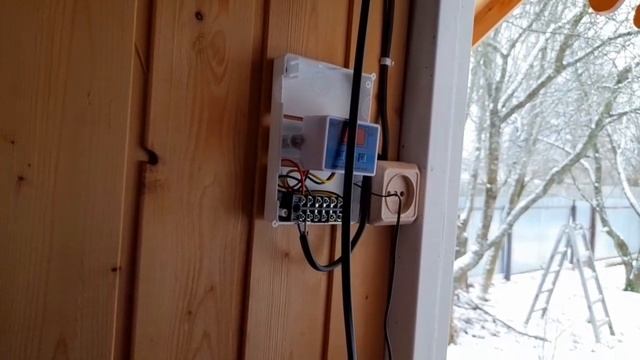 Монтаж прибора  электрообогрева пчел