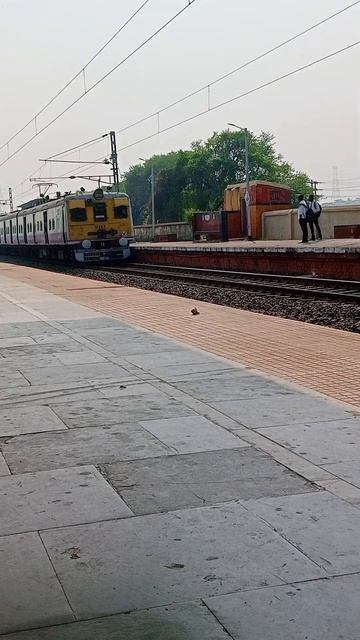Up Howrah - Burdwan Chord line Emu Local Taking Graceful Entry #Dhaniakhali #Charming Sunkissed Sho