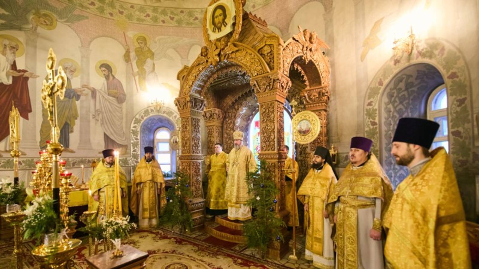 Литургия в храме Новомучеников и исповедников Российских г.Чебоксары 09.01.2025.