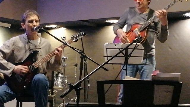 Равновесие в странном - Квадрат (SK bar)