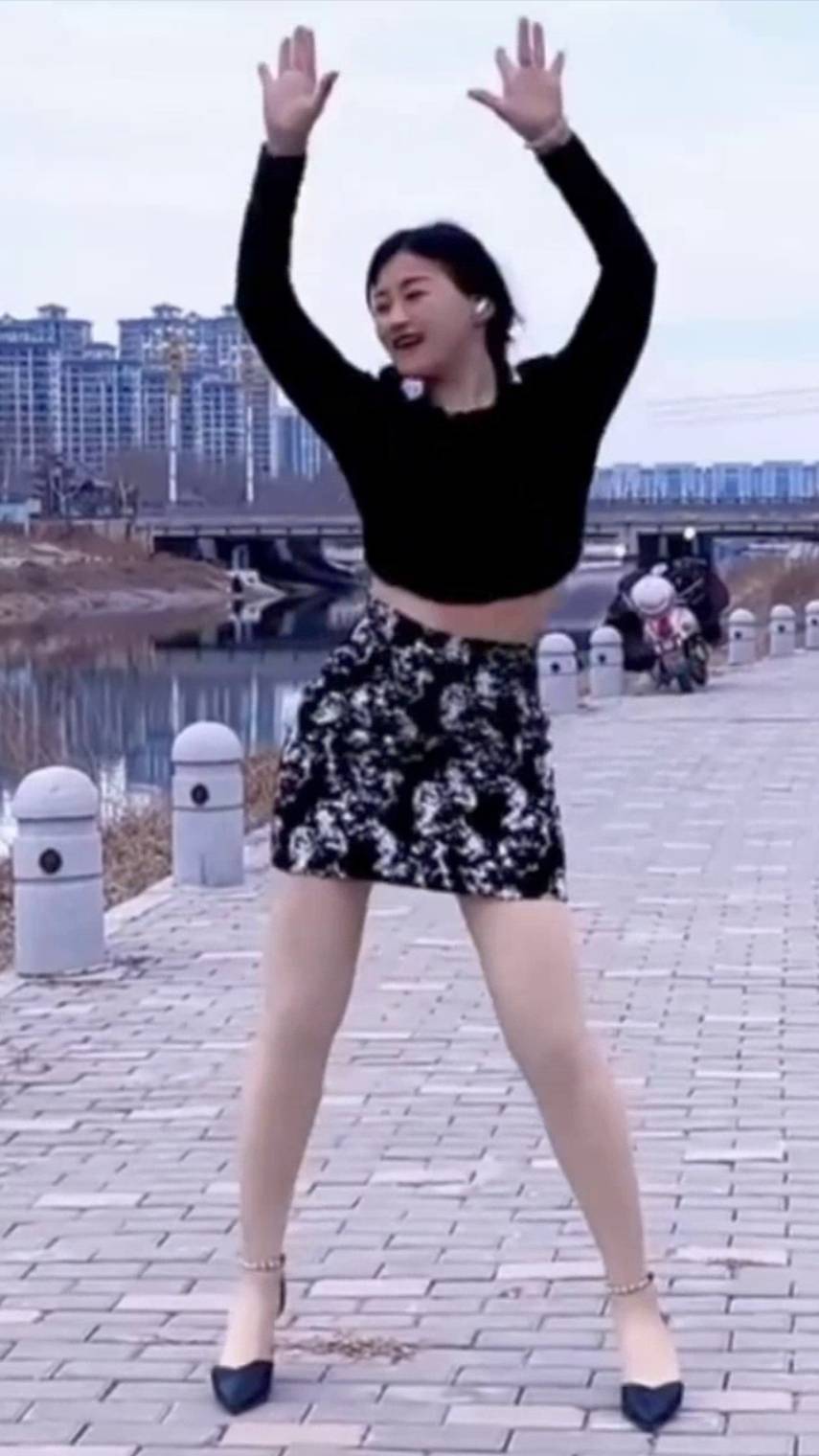 Beautiful Qingqing dance Shuffle (2) #shorts #dance #girl