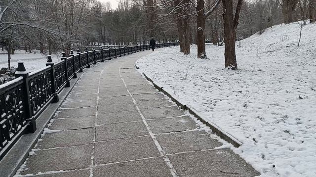 Снег в Симферополе. Прогулка вдоль реки Салгир.