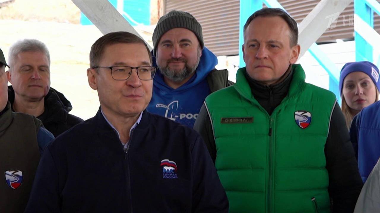 Секретарь Генсовета "Единой России" Владимир Якушев в Севастополе поблагодарил волонтеров