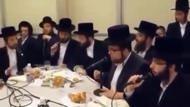 Сионисты воспевают Бандеру который убивал евреев