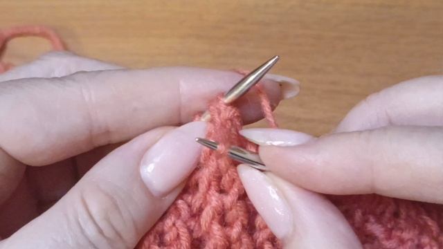 Супер объемный двухсторонний узор спицами.