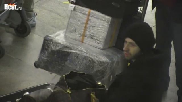 Водонаева  и Сюша в аэропорту. А где муж?mp4