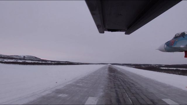 Самолеты Су-33 и Су-30СМ выполнили полеты в условиях плохой видимости.