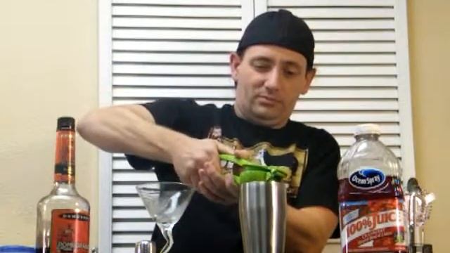 Pomegranate Metropolitan Cocktail Recipe - Pomegranate Drink Recipes - theFNDC.com