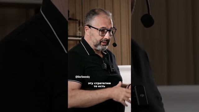 Управление - это стратегия и операционка.