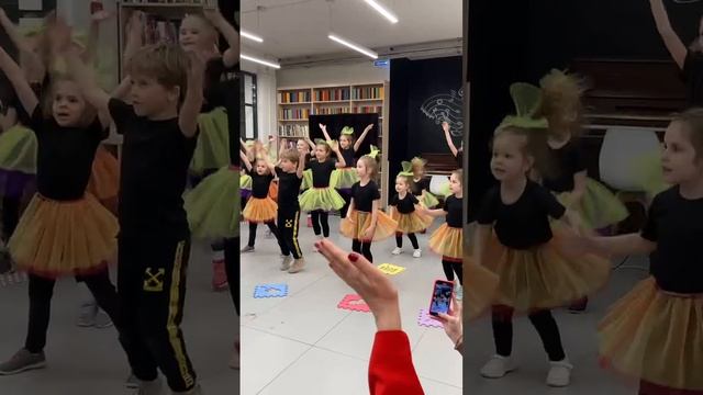 Танец "Нотки". 2 часть танца