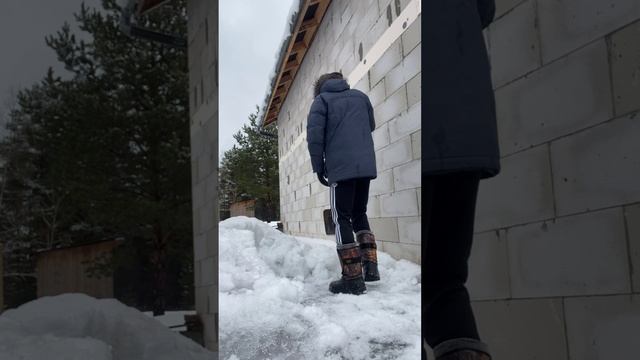 Убираем снег из пристроя -- DenBan4