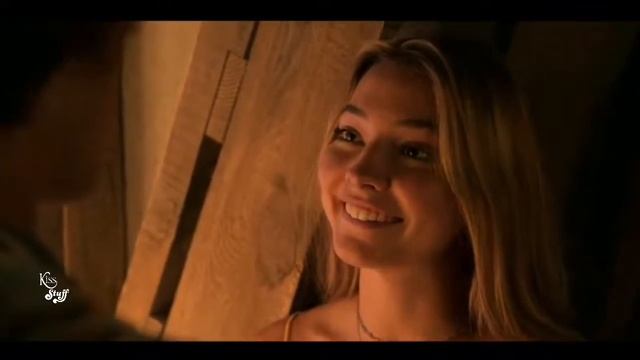 Outer Banks / Kiss Scene / Chase Stokes and Madelyn Cline
