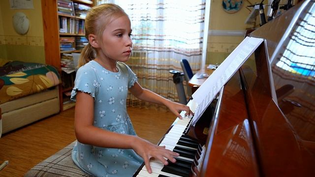 Ярослава Лемешкина, 7 лет. Произведение за три урока. М.П.Зив 'Прогулка'