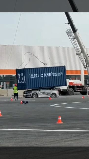 Просто краш-тест китайского производителя авто. А теперь шпаклюем и на экспорт в Россию... 🥳👻😂😄