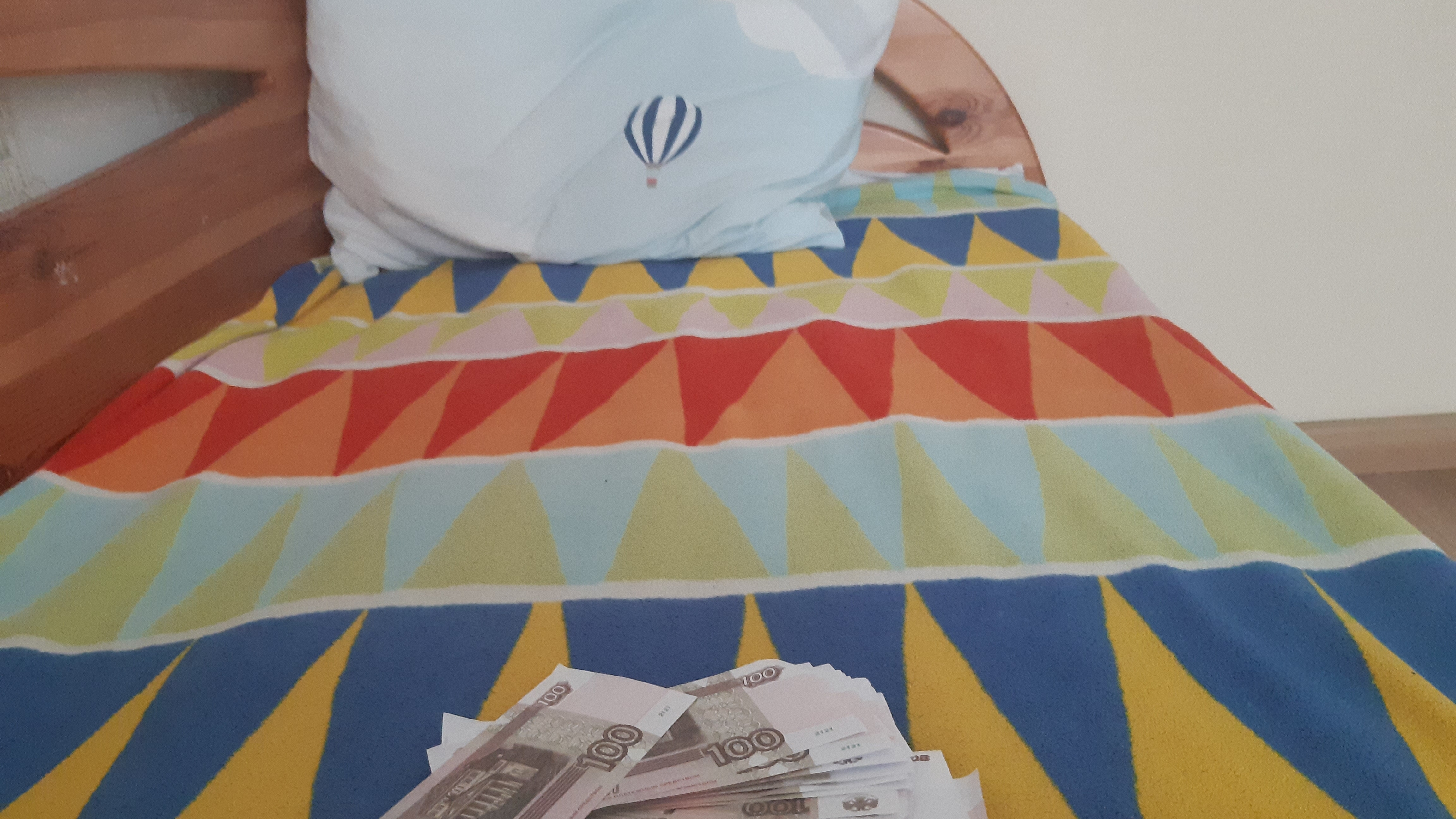 строю уютный шалаш на кравати