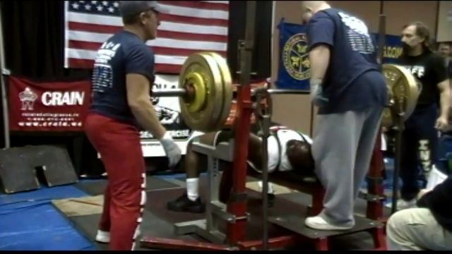 Primetime JT Hall 473 lb BP at 2009 NASA Pro Powersports