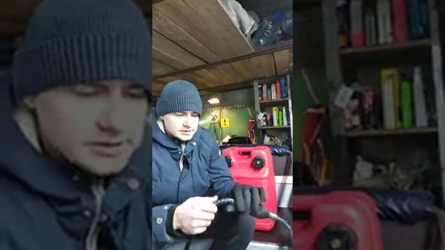 Защита топливного шланга в лодке