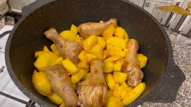 СЪЕЛИ ВЕСЬ КАЗАН/КУРИЦА С ОВОЩАМИ И КАРТОШКОЙ