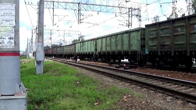 Электровоз ВЛ10-1348 с грузовым поездом