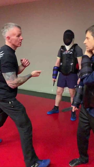 🔪В самообороне жизнь зависит от точности поставленных ударов.