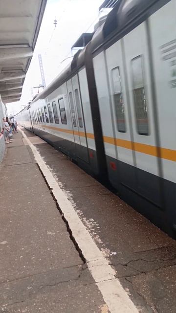 ЭП2Д 0116 прибывает на станцию "Бронницы".