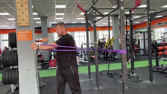 Дровосек с резиной (зацеп на уровне груди)