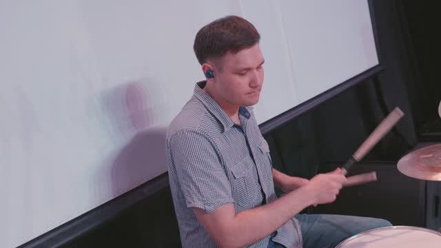 Post Factum - 05-Сказка про чудище