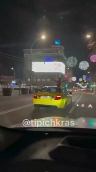 Девушку, которая показала грудь на центральной улице Краснодара, задержала полиция.
,