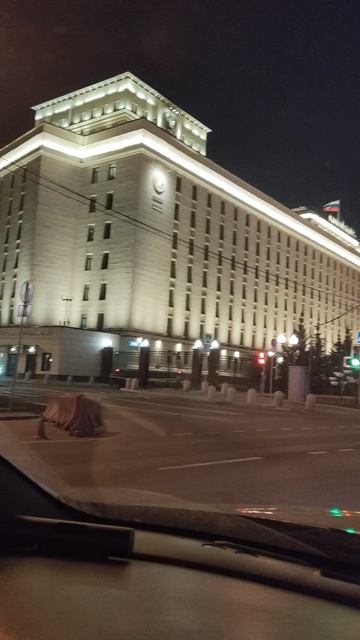 Утро на набережной.Москва