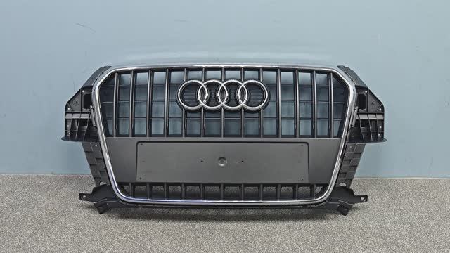 R1165048 РЕШЕТКА РАДИАТОРА AUDI Q3 8U 2011-2014 Б/У 8U0853651H1QP