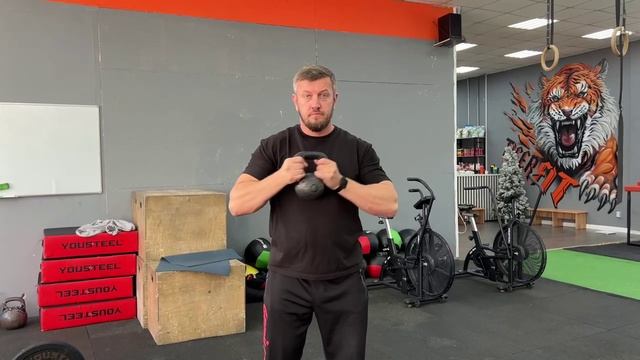 Вращение гири перед собой
