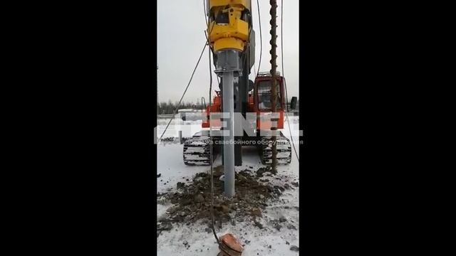 Работа КБУРГ-12 по забивке трубы в условиях крайнего севера