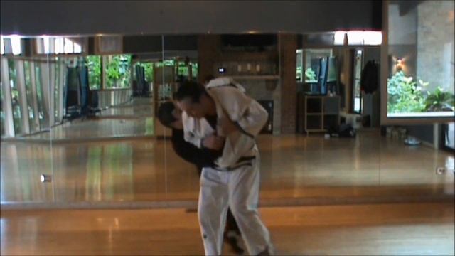 Koto Ryu Koppojutsu - Moto Gata - Omote Gyaku Ashigari