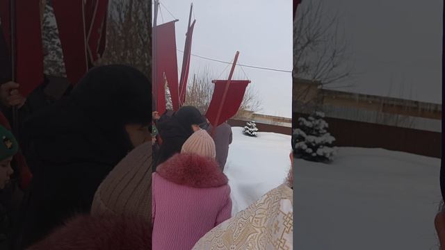 Крестный ход вокруг храма Богоявления Господня в с. Черёмное.