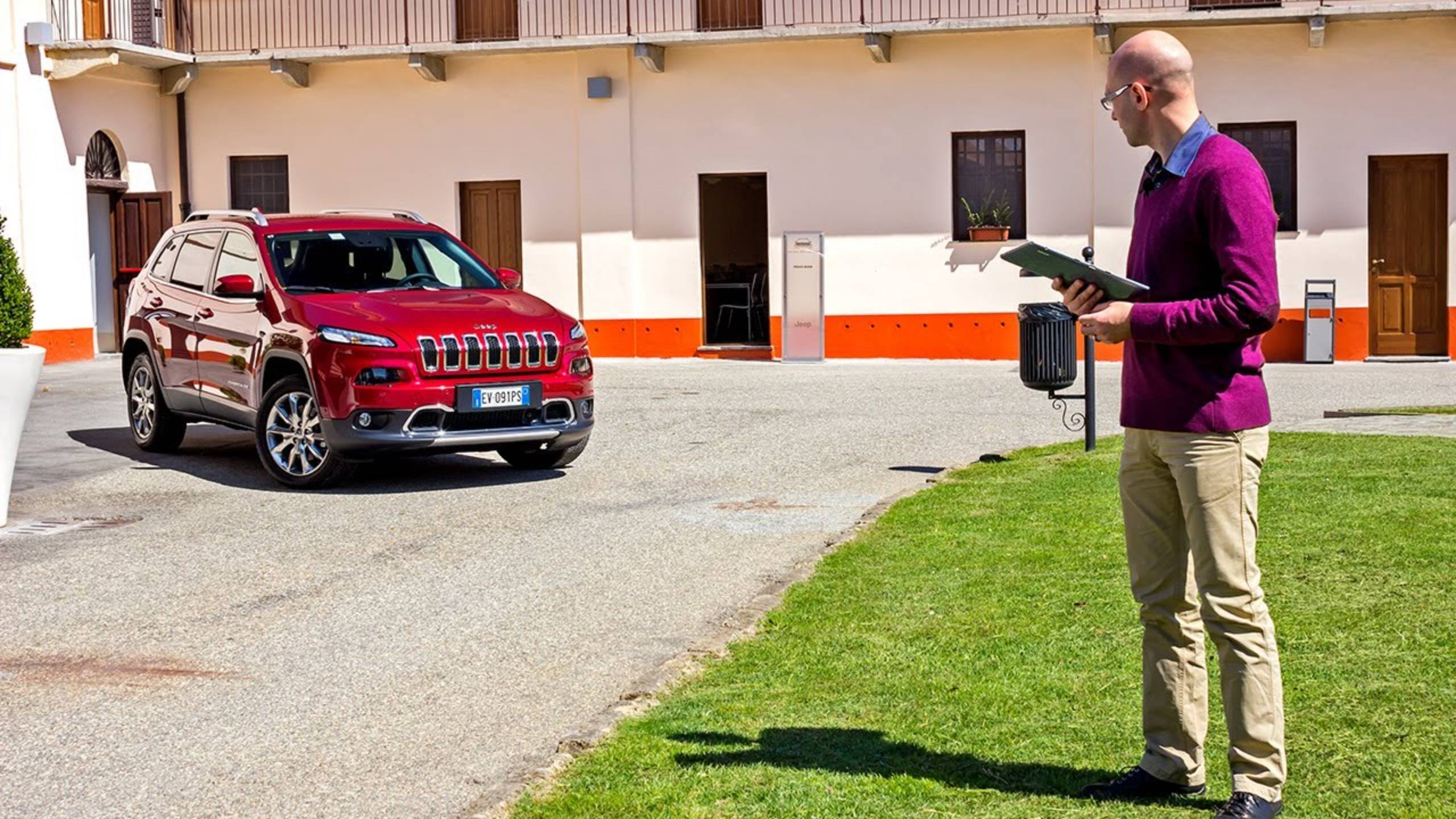 Jeep Cherokee 2014 — За кадром