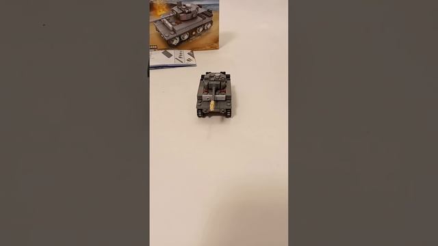 Мир Лего серия Танковый поезд, модель танка Тигр 4.