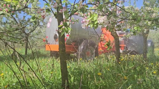 Опрыскиватель шарнирно-сочленённый Зубр ПВ с приставкой Октопус
