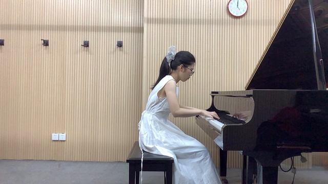 Чэнь Биэр - И.С.Бах "Прелюдия и Фуга, BWV.891".mp4