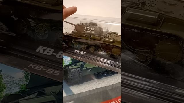 Коллекционная модель советского танка КВ-85 в масштабе 1:43.