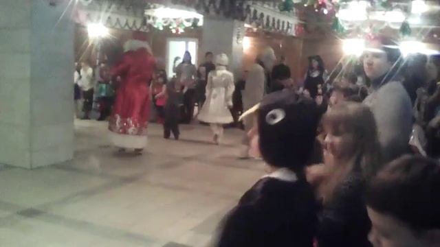 Зайчата + лесята +лошади + медведи.     Песня.   😊.          ☺.     👒