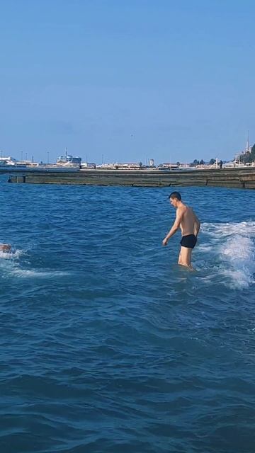 468-й день закалки 🌞: 7 февраля, на солнце 15°C, море 10,2°C 🌊.