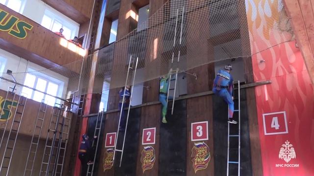 Подъем по штурмовой лестнице в окно учебной башни Кубок Премьер-министра РТ 2025