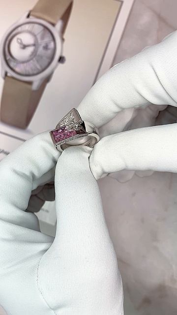 кольцо с бриллиантами и розовыми сапфирами