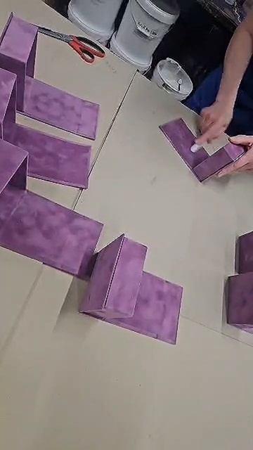 Коробки бархатные с тиснением