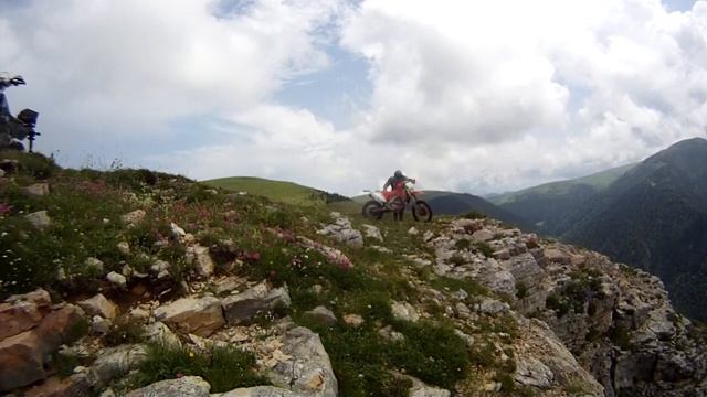 В горы на мотоцикле DRZ400sm .