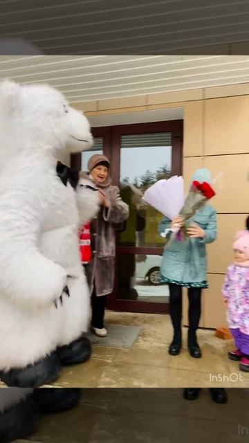 Белый медведь. Поздравляет. Выписка с роддома.